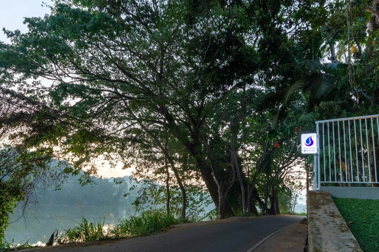 Hotel Waters Spring Kandy